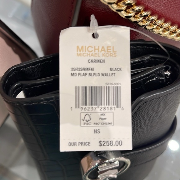 MICHAEL KORS CARMEN MEDIUM LOGO AND FAUX LEATHER WALLET BLACK
NWT - Picture 9 of 16